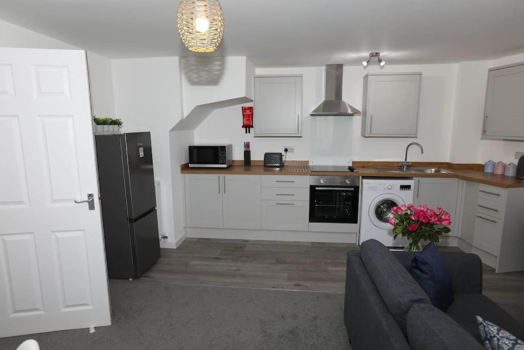 Exmouth - Apartment 1, Strand House - Modern 2 Bedroom Apartment, Perfect Location For Access To Beach & Town Centre - Sleeps 4 Guests - No Parking - Hosted By Rentmyhouse エクステリア 写真