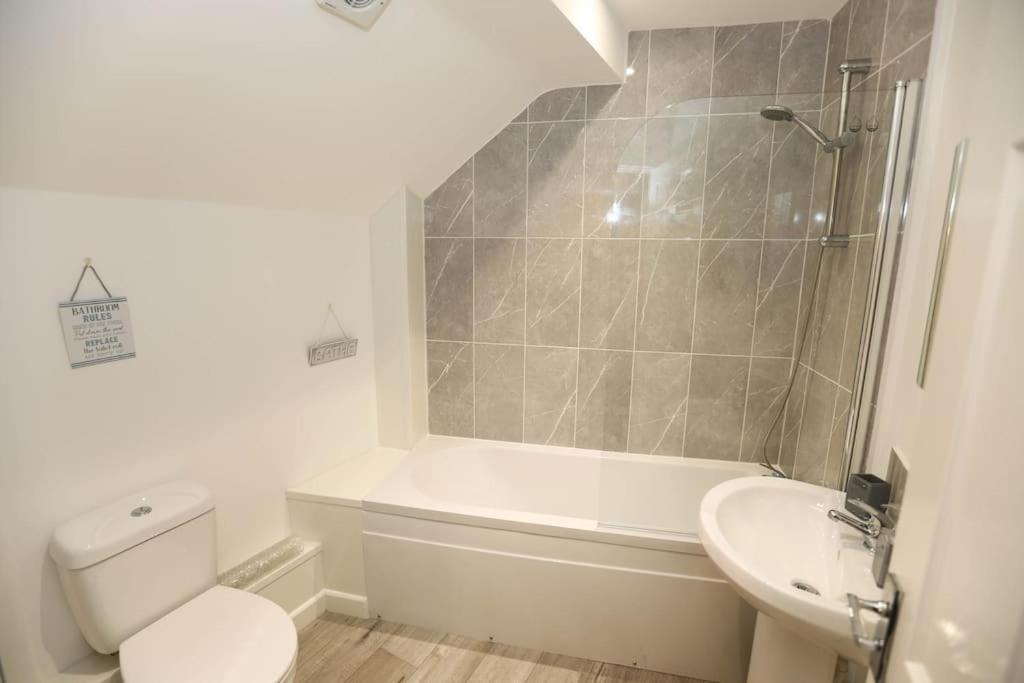 Exmouth - Apartment 1, Strand House - Modern 2 Bedroom Apartment, Perfect Location For Access To Beach & Town Centre - Sleeps 4 Guests - No Parking - Hosted By Rentmyhouse エクステリア 写真