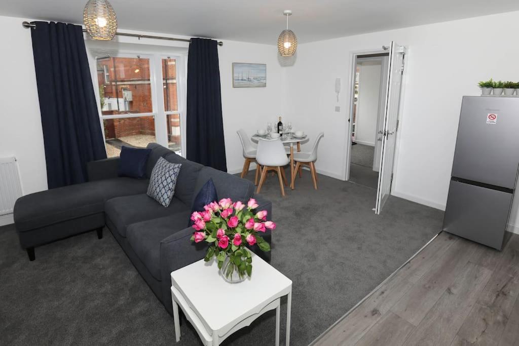 Exmouth - Apartment 1, Strand House - Modern 2 Bedroom Apartment, Perfect Location For Access To Beach & Town Centre - Sleeps 4 Guests - No Parking - Hosted By Rentmyhouse エクステリア 写真